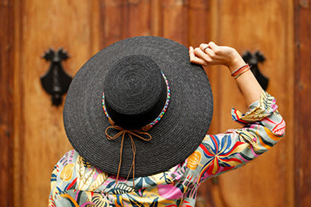 Sombreros para eventos de otoño: bodas y celebraciones